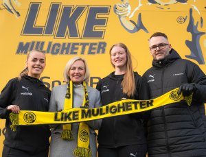 Andrea Holmstrøm, Trude Glad, Aubrei Corder og Tom Steffensen er alle glade for den nye avtalen mellom SNN og Glimt. 