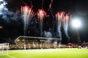 Fyrverkeri på Aspmyra stadion i Bodø før avspark i Conference League-kampen mellom Bodø/Glimt og Ajax i februar 2024