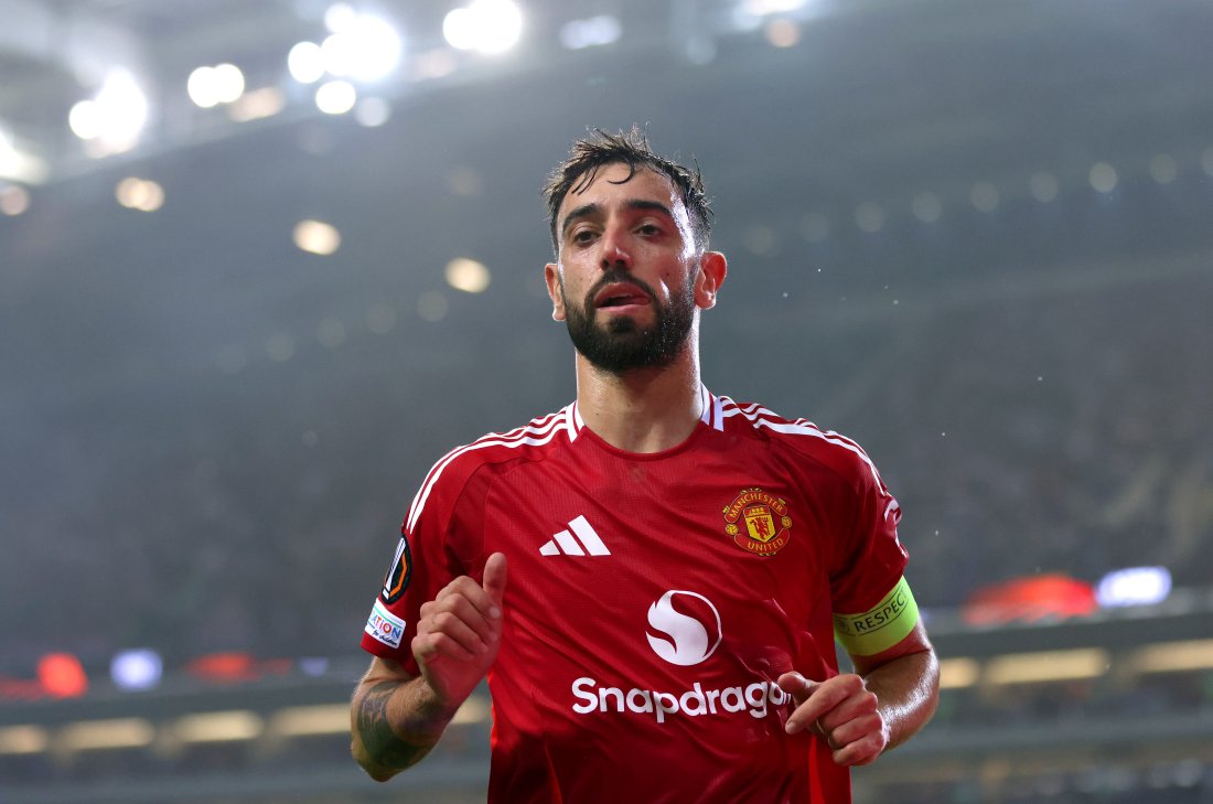 PORTO, PORTUGAL - OCTOBER 03: Bruno Fernandes of Manchester United looks on during the UEFA Europa League 2024/25 League Phase MD2 match between FC Porto and Manchester United at Estadio do Dragao on October 03, 2024 in Porto, Portugal. (Photo by Florencia Tan Jun - UEFA/UEFA via Getty Images)