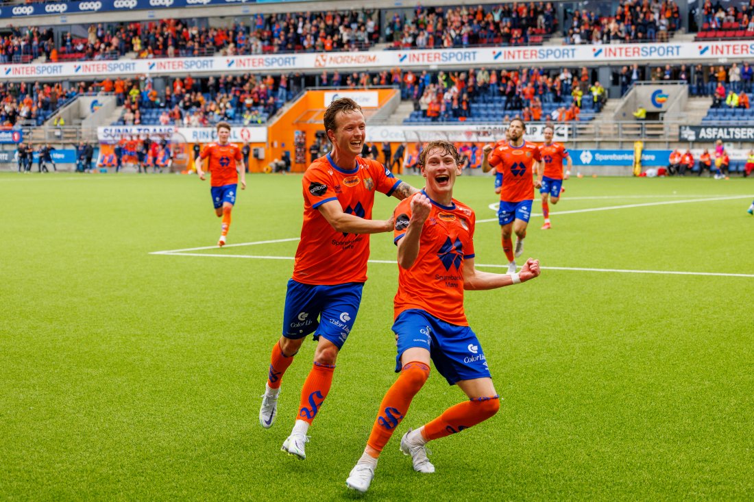 Isak Dybvik Määttä jubler for scoring for Aalesund mot Jerv på Color Line Stadion i 2022