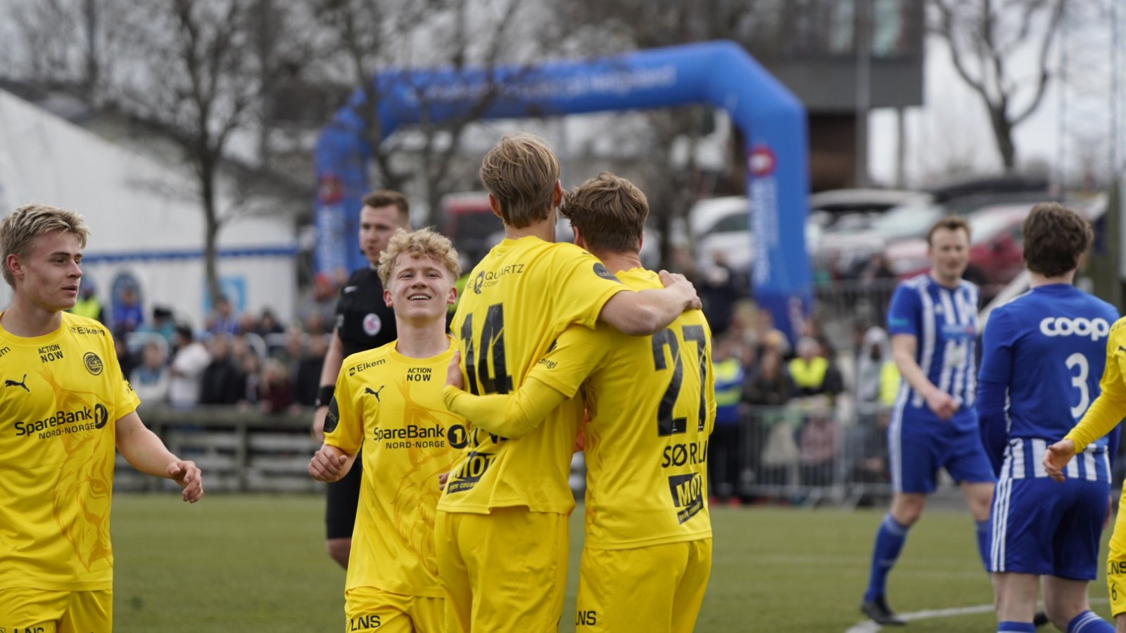 Glimt-spillerne Magnus Antonsen, Teo Ingilæ, Ulrik Saltnes og Sondre Sørli jubler og feirer scoring mot Brønnøysund i cupen. 