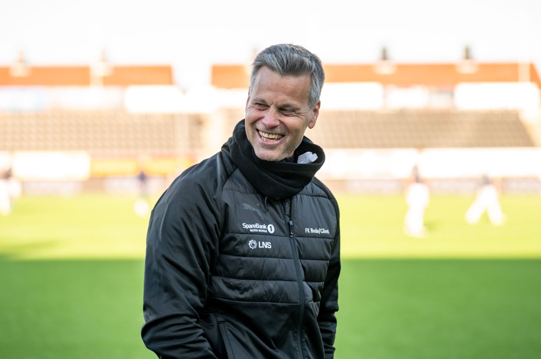 Kjetil Knutsen smiler bredt etter kampen mot Strømsgodset på Aspmyra 5. mai 2024 der Glimt vant 1–0